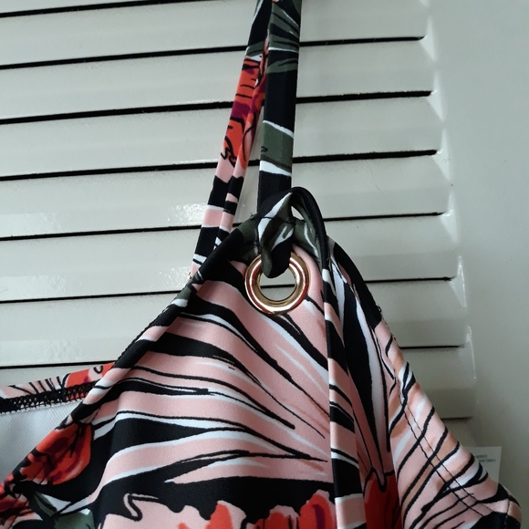 Kana Sol, Beach tops, size 16W. - Picture 2 of 6